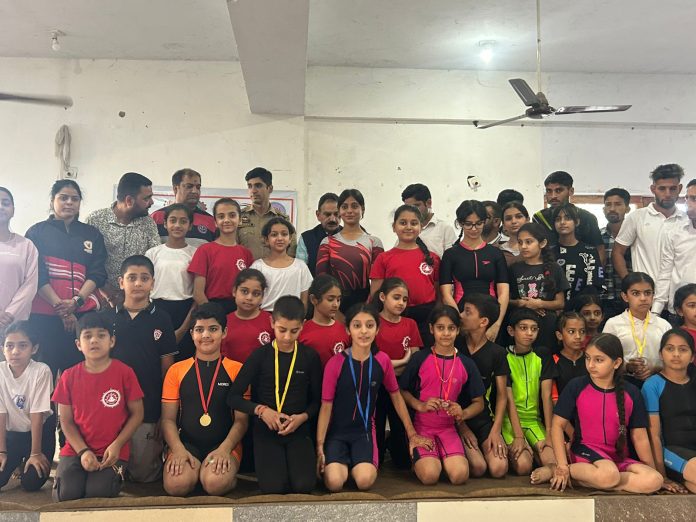 Medal winners posing for group photograph. Medal winners posing for group photograph.