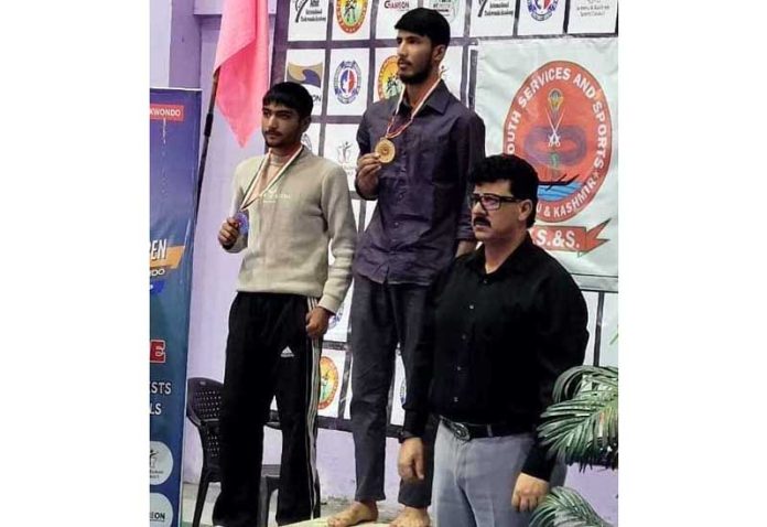 Players posing along with medals.