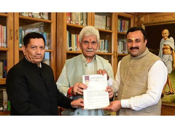 Mahant Rohit Shastri, President, Shri Kailakh Jyotish and Vedic Sansthan Trust, along with the Trustee R.K. Chhibber meeting Lieutenant Governor on Wednesday.