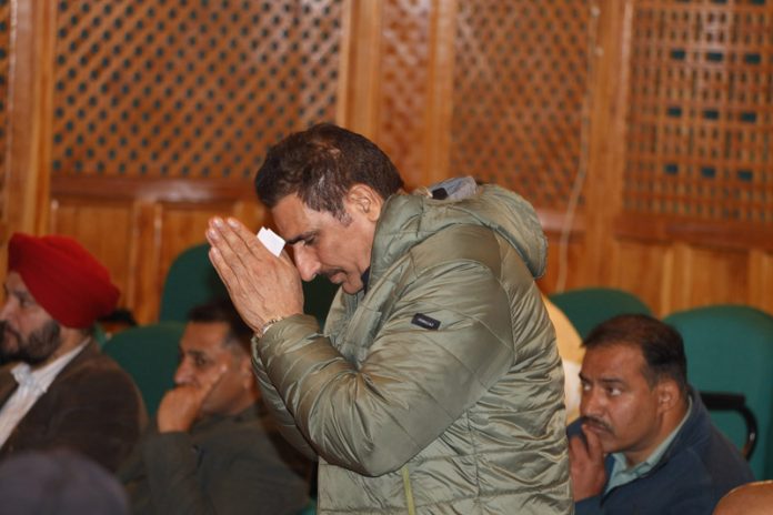 Bollywood actor Mukesh Rishi expressing gratitude to Speaker while witnessing proceedings of Legislative Assembly in Srinagar on Wednesday. -Excelsior/Shakeel