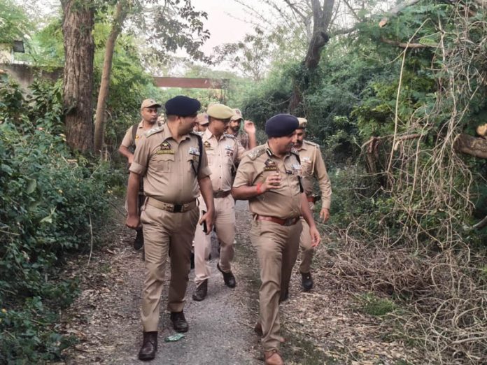 DIG Shiv Kumar Sharma visiting a forward area of Kathua on Saturday. DIG Shiv Kumar Sharma visiting a forward area of Kathua on Saturday.