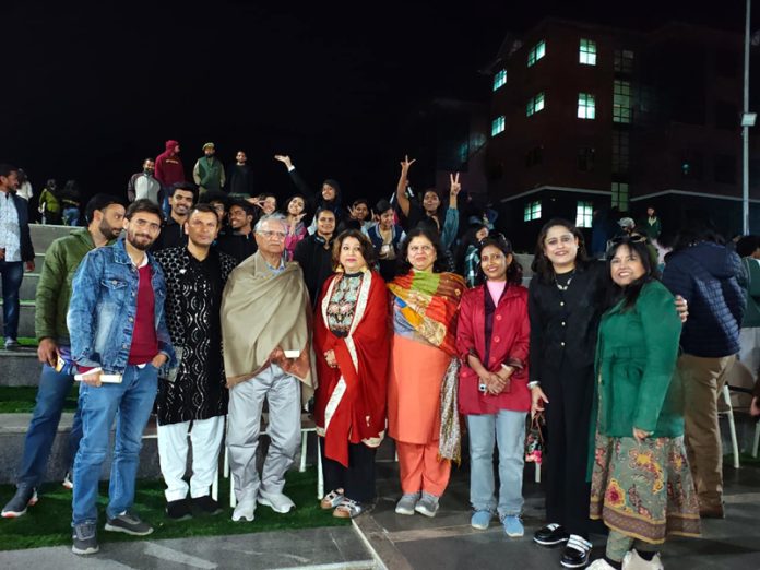 Prof Zargar Zahoor and artists at the valedictory function of art workshop at NIFT Srinagar.