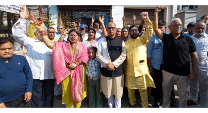 Rajinder Sharma leading protest against alarming rise in snatching incidents in Jammu.