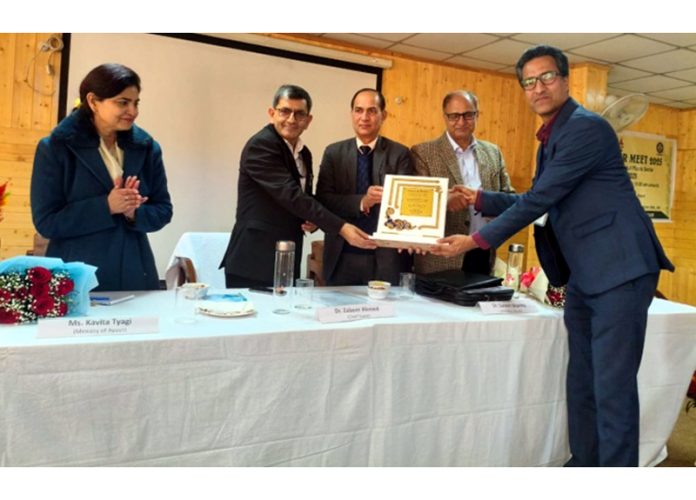 Director, CSIR-IIIM, Jammu presenting award to an entrepreneur at the Buyer-Seller Meet. Director, CSIR-IIIM, Jammu presenting award to an entrepreneur at the Buyer-Seller Meet.