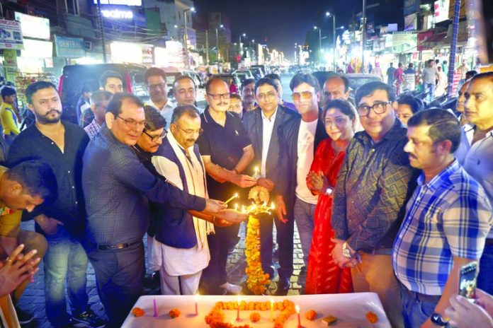 MLA Vikram Randhawa along with ARTA office bearers and senior officers from Tourism Department inaugurating Deepawali Utsav at Apsra Road, Gandhi Nagar, Jammu. -Excelsior/Rakesh MLA Vikram Randhawa along with ARTA office bearers and senior officers from Tourism Department inaugurating Deepawali Utsav at Apsra Road, Gandhi Nagar, Jammu. -Excelsior/Rakesh