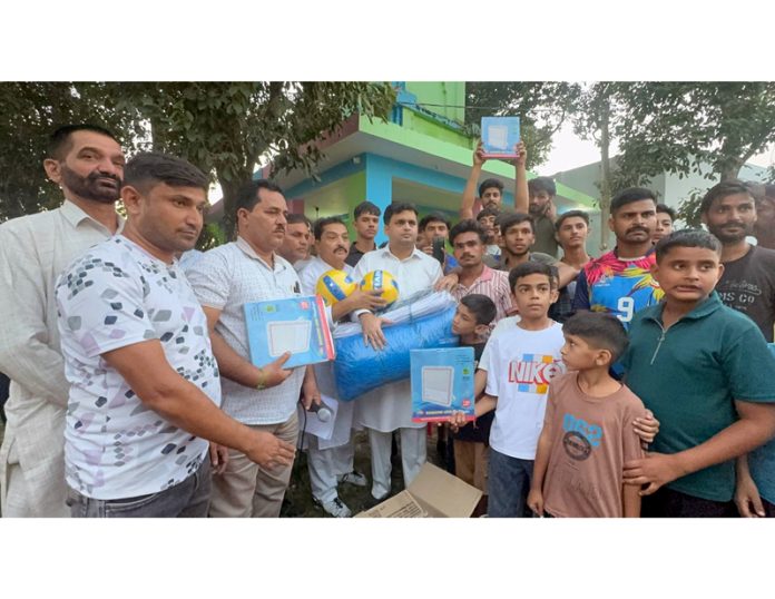 AICC Secy, Neeraj Kundan launches signature campaign in border area of Arnia in Bishnah Constitueny of Jammu.