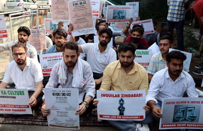 Agricultural Technocrats sitting on chain hunger strike in support of their demands. -Excelsior/Rakesh
