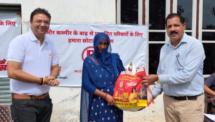 Executives of Puri Oil Mills distribute relief among flood hit families in Jammu. Executives of Puri Oil Mills distribute relief among flood hit families in Jammu.