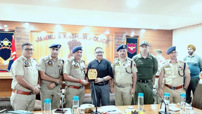 DIG JKS Range Shiv Kumar Sharma presenting a memento to SSP CICE J&K Mohd Yaseen Kichloo during an event at DPL Jammu.