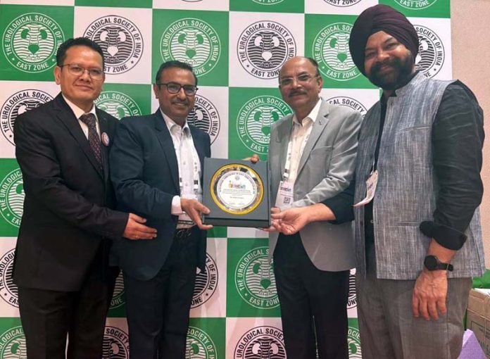 Dr Rahul Gupta being awarded at Jamshedpur national conference.