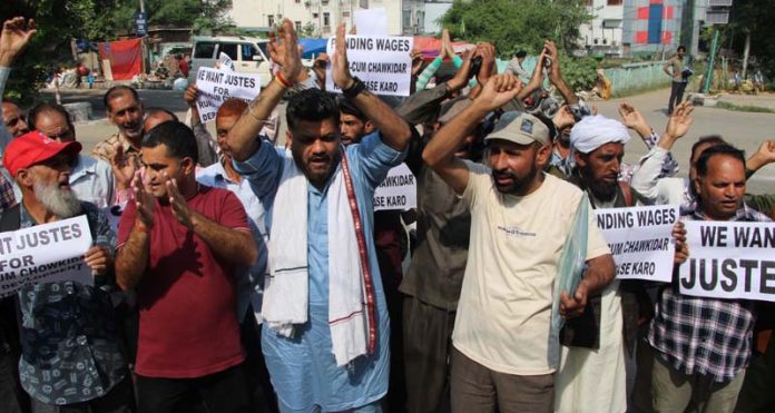 Sangarsh Samiti members protesting for release of pending wages of Mali-cum-Chowkidar in RDD. -Excelsior/Rakesh