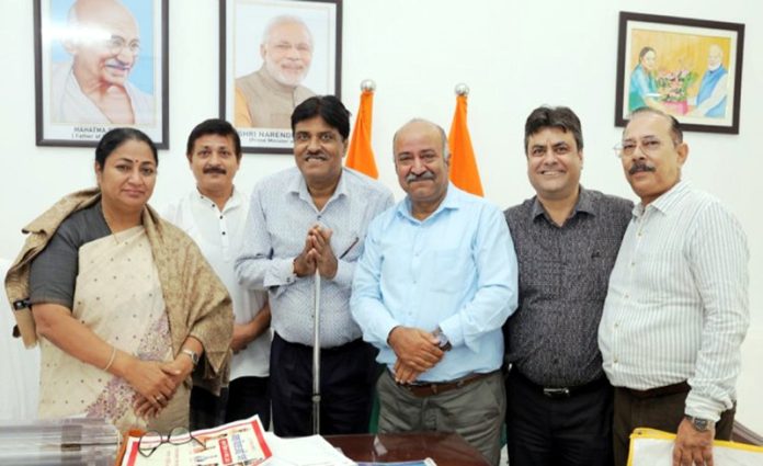 JKIDWS delegation during a meeting with Delhi Chief Minister Rekha Gupta.