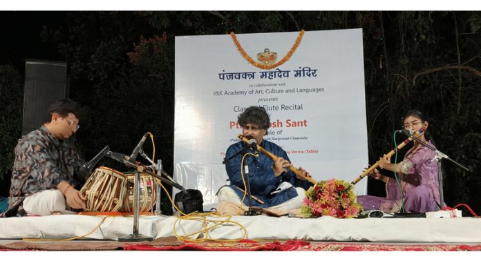 Pt Santosh Sant captivating audience with his divine flute recital at Panjvaktar Mahadev Mandir.