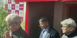 LG Sinha visits injured victims of Nowgam Police Station Blast at Ujala Hospital