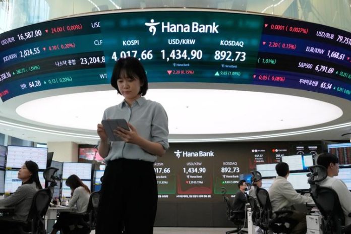 Shares in Asia advance, led by tech stocks, after another week of gains for Wall St Shares in Asia advance, led by tech stocks, after another week of gains for Wall St