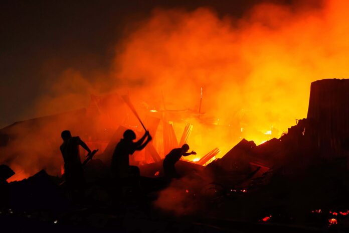 Thousands left homeless by  fire in Bangladesh slum