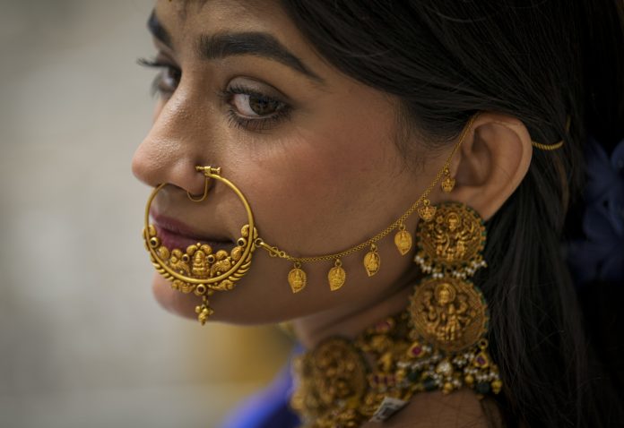 Gold Futures Climb Rs 791 To Rs 1,21,313/10g On Weak Dollar, Firm Cues