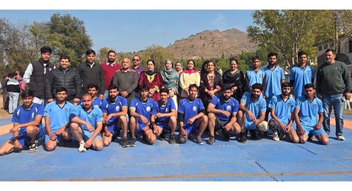 Players posing along with University management.