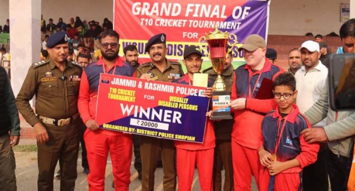 Dignitary presenting trophy to winning team.