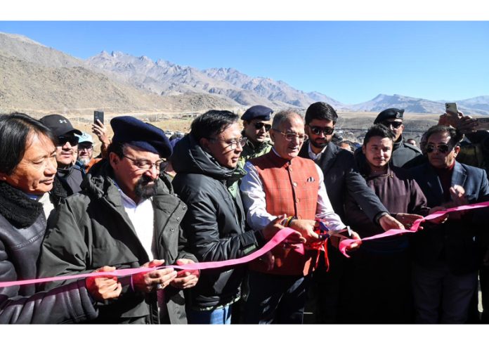 LG Kavinder Gupta inaugurating lift irrigation scheme in Kargil.