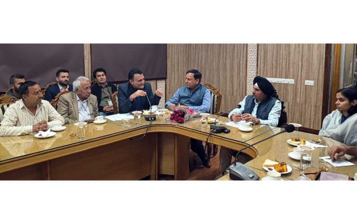 A delegation of PHDCCI & HRAK during meeting with Com Secy Industries & Commerce. A delegation of PHDCCI & HRAK during meeting with Com Secy Industries & Commerce.