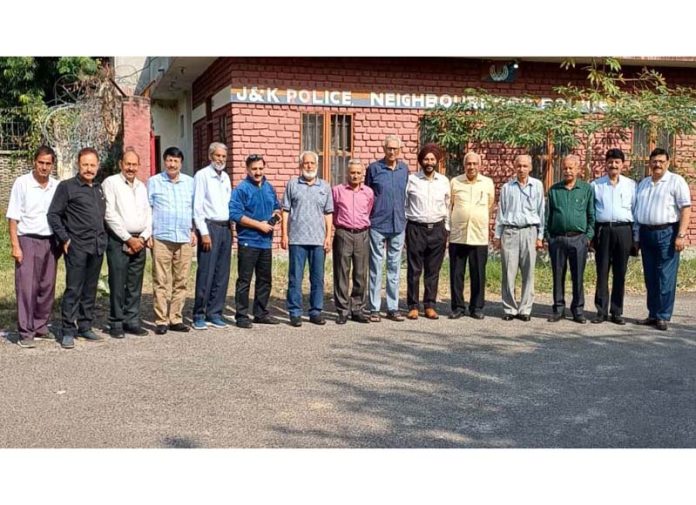 Members of Ex-Policemen League posing for a group photograph.