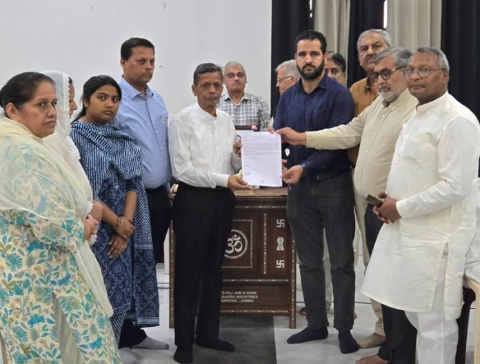 Dr Irfan from SOTTO handing over a Certificate of Gratitude to a family whose deceased member donated eyes.