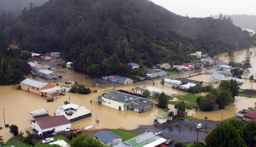 Building farm resilience when hills crumble & fields flood Building farm resilience when hills crumble & fields flood