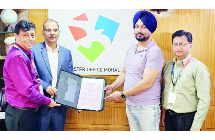 Dignitaries from J&K Bank and M/S Royal Street signing an agreement.