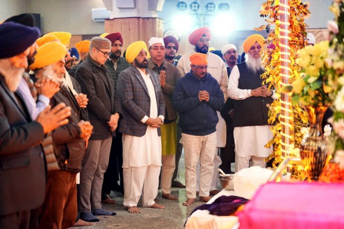 Punjab and J&K CMs Bhagwant Mann and Omar Abdullah, along with AAP’s national convenor Arvind Kejriwal, at Gurdwara Chhati Patshahi in Srinagar.