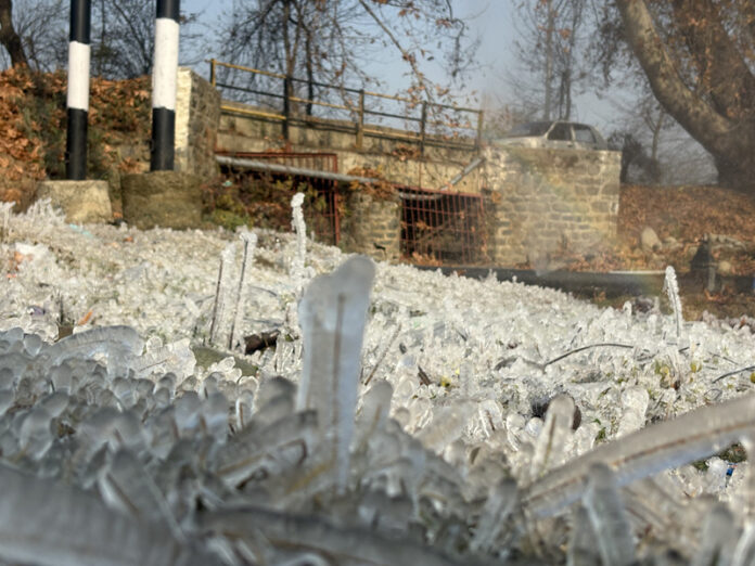 Anantnag witnesses one of the coldest night of the season. -Excelsior/Sajad Dar