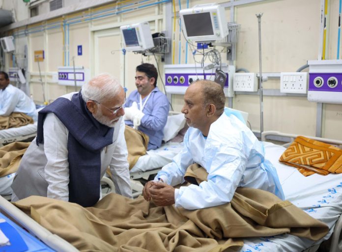 Prime Minister Narendra Modi meets the injured of Delhi blast at LNJP hospital in New Delhi on Wednesday. (UNI)