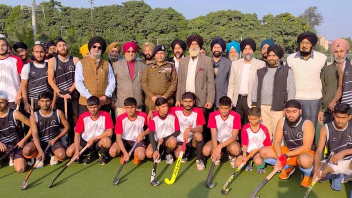 Chief guest along with other dignitaries posing with hockey players. Chief guest along with other dignitaries posing with hockey players.