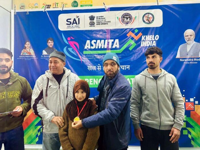 Dignitary presenting medal to a winner.