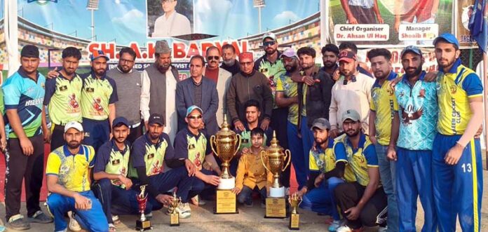 Winning team and dignitaries posing along with trophy.