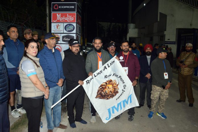 Sports Minister Satish Sharma flagging off 3rd Jammu Midnight Marathon along with others. - Excelsior/Rakesh