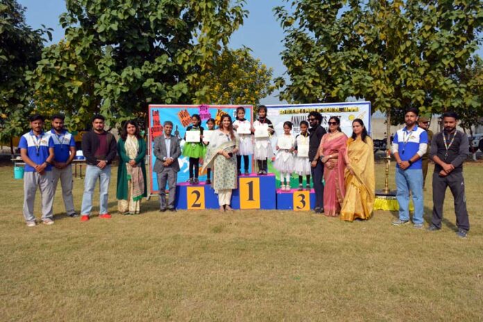 Winners on podium posing along with dignitaries. Winners on podium posing along with dignitaries.