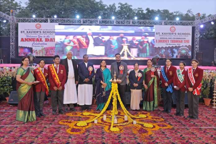 Dignitaries posing during lamp lighting ceremony.