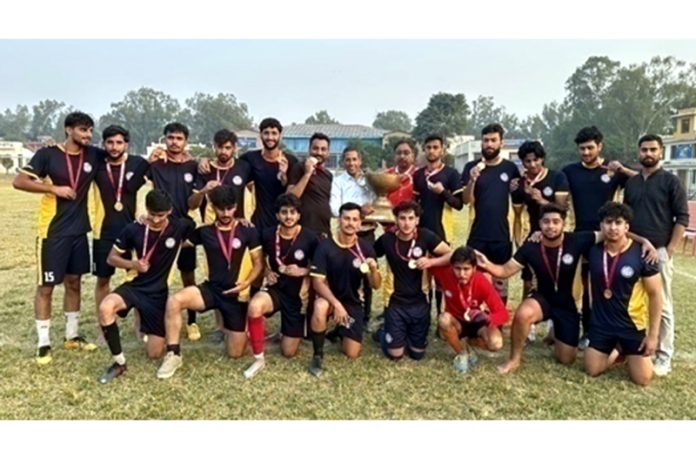 Winning team posing along with dignitaries. Winning team posing along with dignitaries.