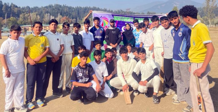 Players posing along with dignitaries.