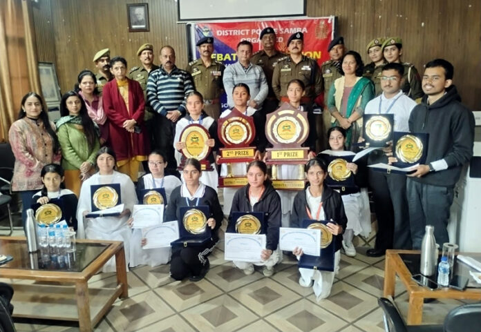 SSP Samba Virinder Manhas posing with students and staff.