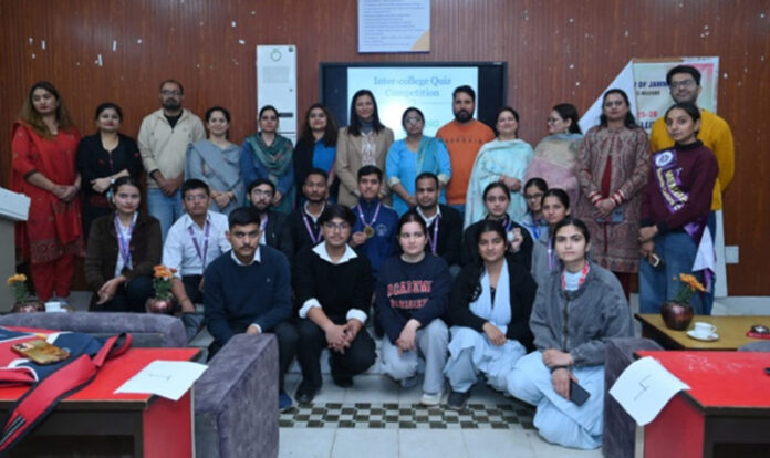 Students posing for a group photograph on the 5th day of Yuvtarang at Cluster University of Jammu.