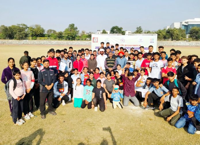 Dignitaries posing along with Athletics at Jammu.