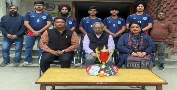 Table Tennis team posing along with college management.