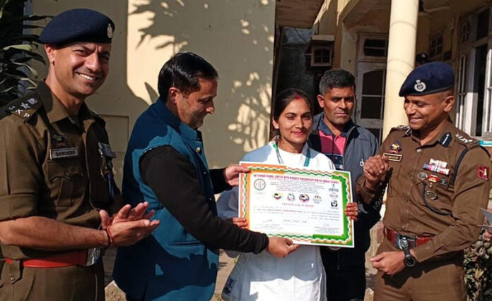 A Karate player receiving felicitation certificate from Amod Ashok Nagpure, I/C DIG U-R Range.