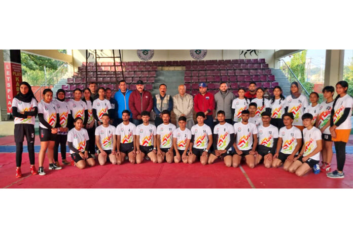 Dignitaries posing along with Kabaddi teams before leaving for National Championship at Haryana.