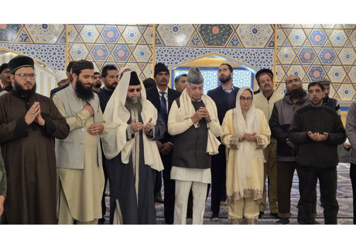 Bihar Governor Arif Mohammad Khan and Chairperson J&K Waqf Board Dr Darakshan Andrabi paying obeisance at Hazratbal Dargah in Srinagar on Wednesday.