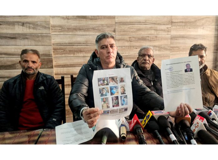 Jewellers from different parts of Kashmir during a press conference in Srinagar on Wednesday. -Excelsior/Shakeel