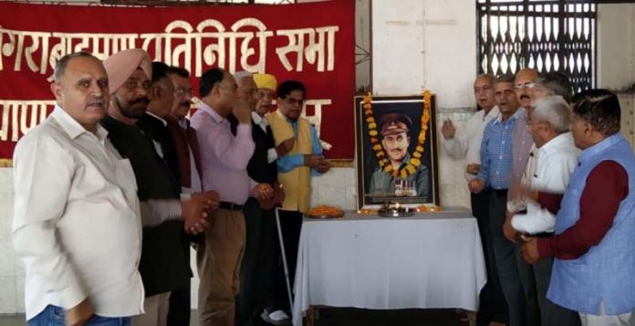 Dogra Brahman Pratinidhi Sabha members paying rich tribute to Major Som Nath Sharma in Jammu on Monday. Dogra Brahman Pratinidhi Sabha members paying rich tribute to Major Som Nath Sharma in Jammu on Monday.