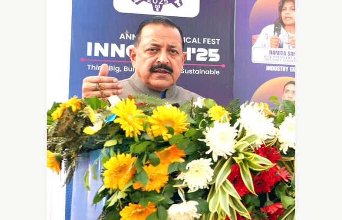 Union Minister Dr. Jitendra Singh addressing the Annual Tech Fest 